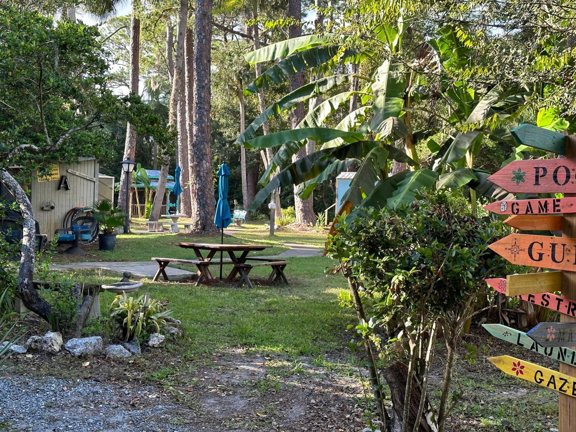 Nature Coast Inn & Cottages Inglis Екстер'єр фото
